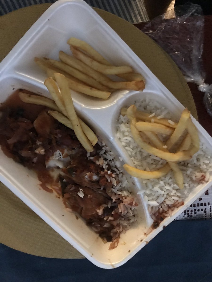 zeca_gplay's tweet photo. @iFood 
Peço um peixe na rede e olha oq eu recebo. Quero providências !! https://t.co/Ahngxva0QP