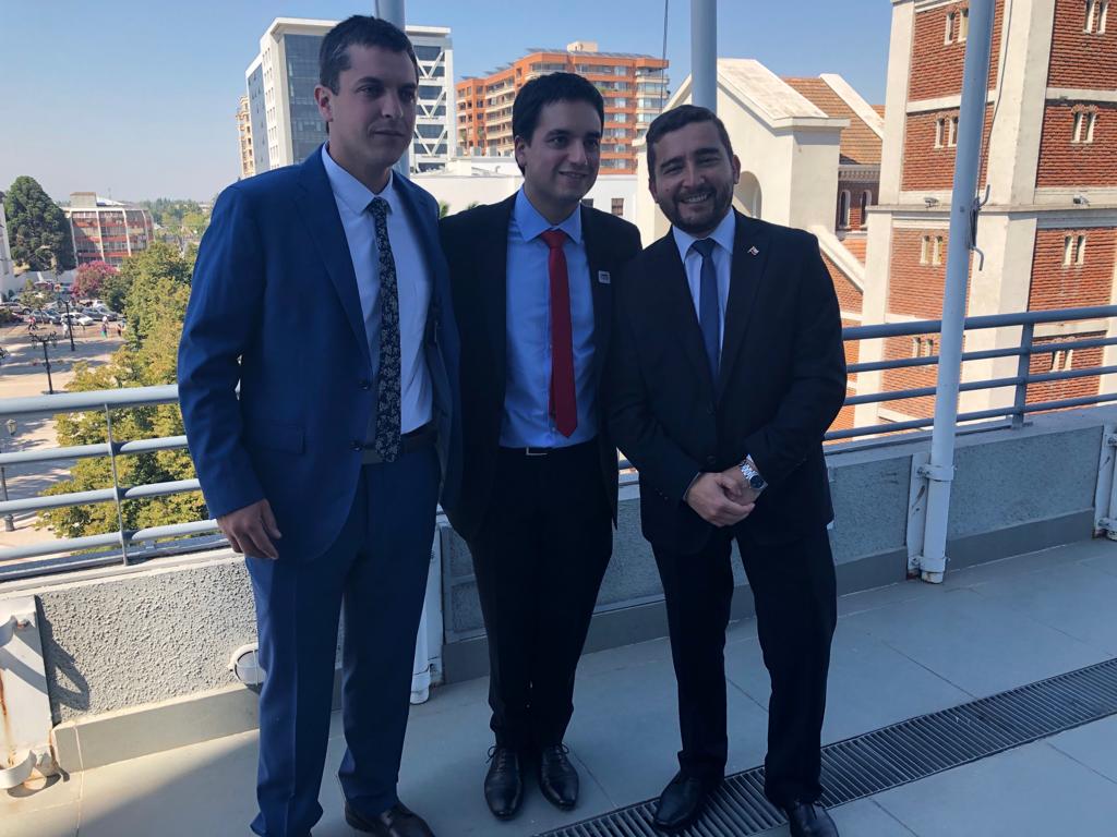idamino's tweet photo. Le deseo mucho éxito a Matías Pinochet quien es el nuevo Seremi de @EconomiaMaule. Agradecer la confianza que el ministerio e intendencia han depositado en mi, daré lo mejor en los nuevos desafíos que asumiré como Jefe de División de Fomento del Gore
Gracias!! 👏🏻👏🏻🇨🇱 https://t.co/MM3aRaA1OE