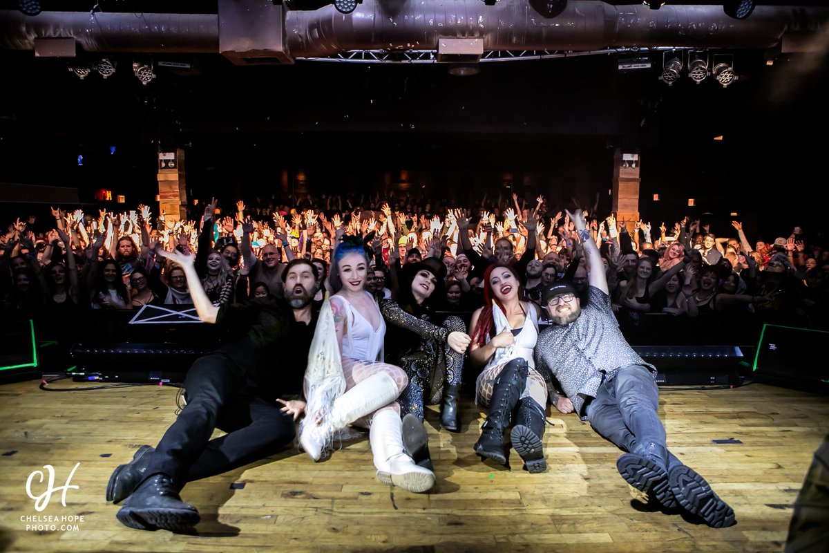 BeatsAntique's tweet image. Chicago ❤️Much love 💙💚❤️ This one's going up on the fridge for sure! 
#BeatsFreaks #Chicago #BeatsAntique #GrandBizarre
📸 Chelsea Hope