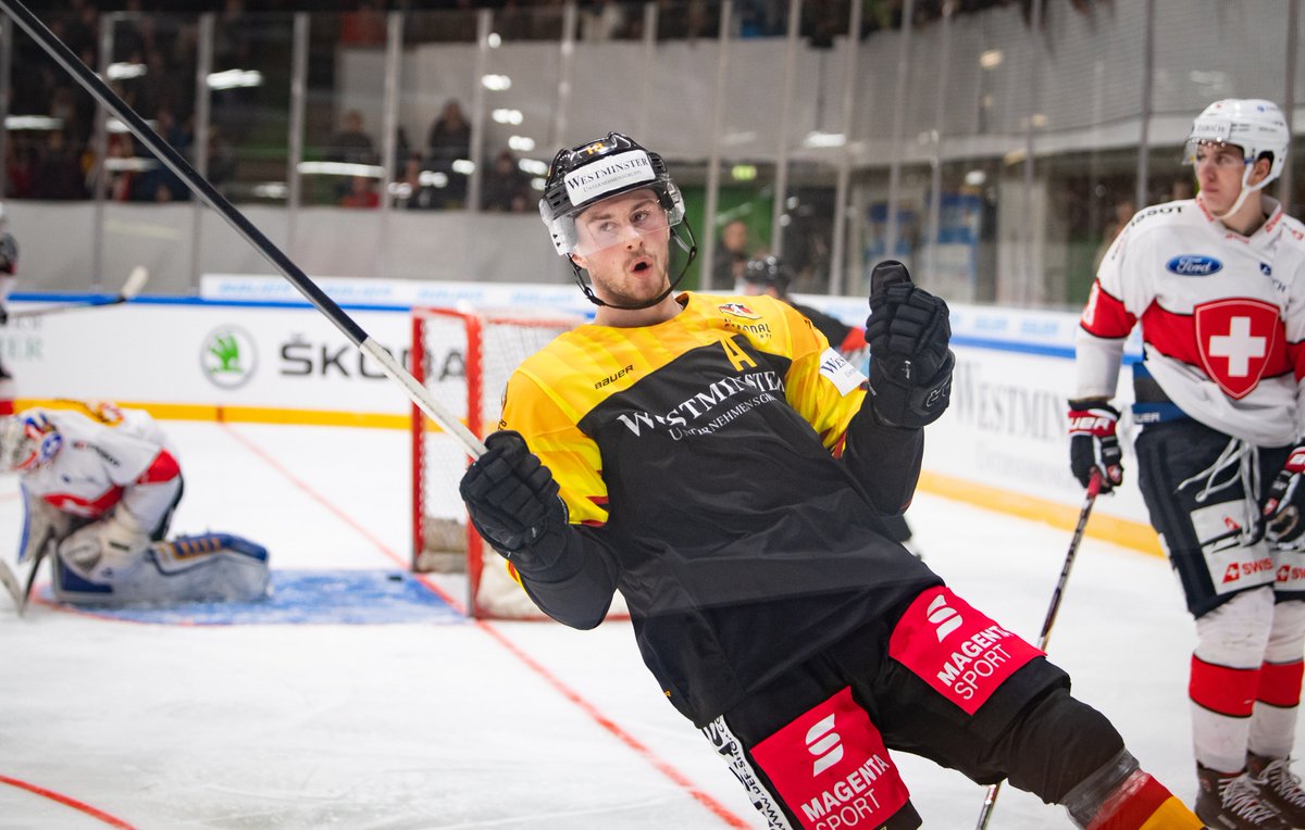 deb_teams's tweet photo. YEEES! Fabio #Pfohl und Markus #Eisenschmid haben die Antwort auf den Schweizer Anschlusstreffer parat. 4:1-Führung für die deutsche Mannschaft nach dem 2. Drittel. 🙌 #TopTeamPeking @SwissIceHockey
----
40' 🇩🇪 4:1 🇨🇭 https://t.co/pWBgIumY7f