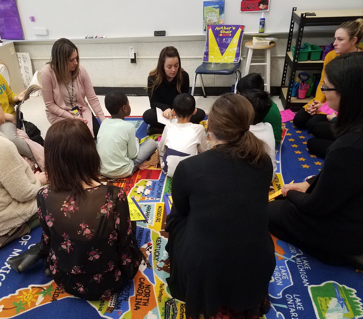 Today was a PD day with @ewhitehouse09. It was a great day of modeling massive shared reading   and supporting teachers & students while they tried it out. Thanks Elise!!! #sharedreading @PwayReads @GrandGecko @TCRWP