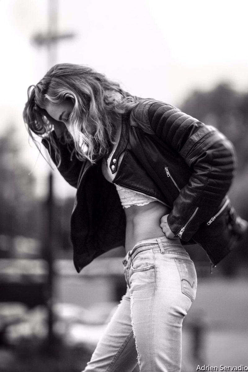 juuuuuuth's tweet photo. 2017 black &amp; white #adrienservadio #judithreekers #photography #bw https://t.co/Yboq1jvmpJ