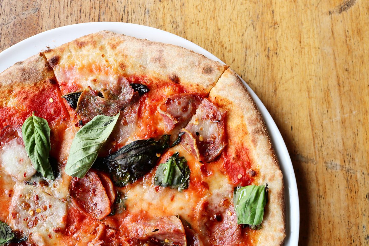 Oh hey, Margherita &amp; Salami pie. 👋 {Felino salami, honey, chili flakes, fresh nozzarella, basil}
