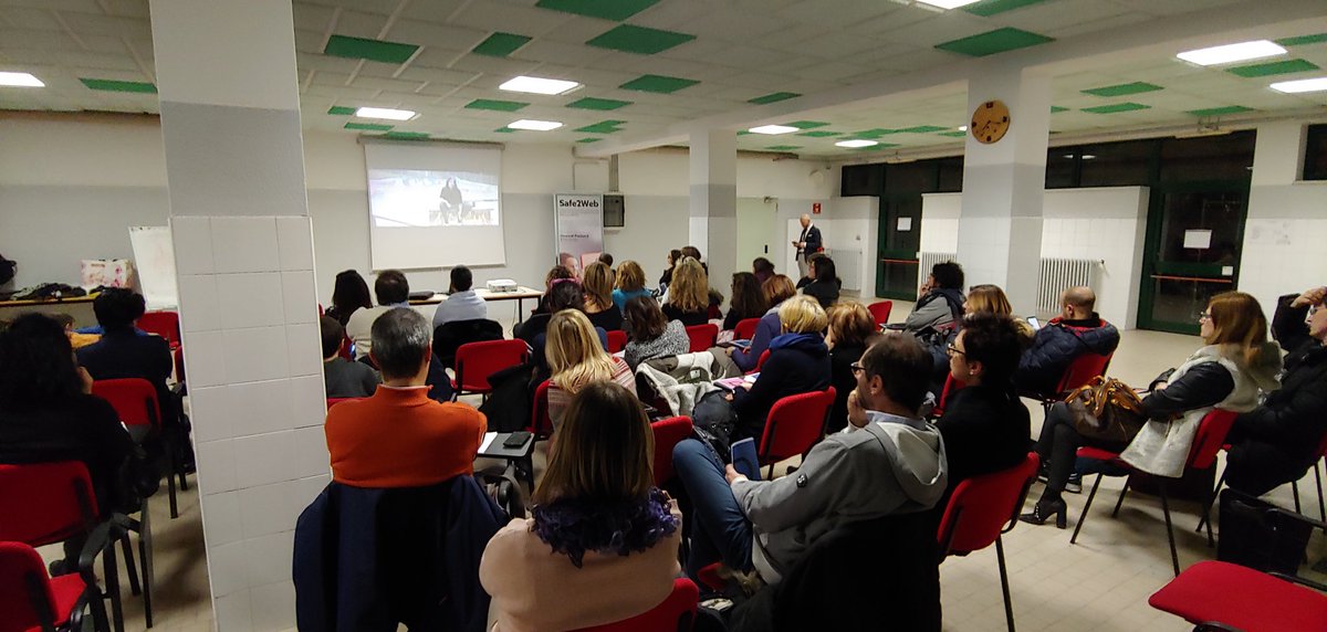 Stefano_Budoia's tweet image. #SaferInternetDay2019 Contro il #cyberbullismo una alleanza tra scuole e famiglia. #Safe2Web noi di @HPE_IT  ci siamo! Istituto De Pisis Brugherio
@SaferinternetIT
@safeinternetday #SID2019 #betterinternet #WeAreHPE 
@RRgadm @enrico_martines