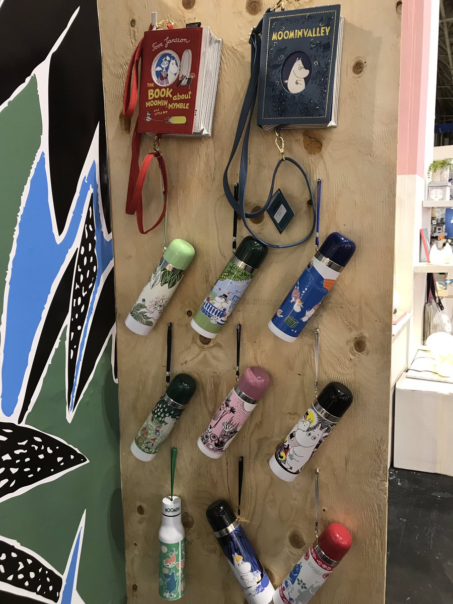 CarolineMickler's tweet image. The marvellous creative team @HouseDisaster have outdone themselves with their ever expanding @MoominOfficial range of lights, handbags, wallets, drink bottles &amp;amp; even hot water bottles! Check out their beautiful range @SpringAutFair