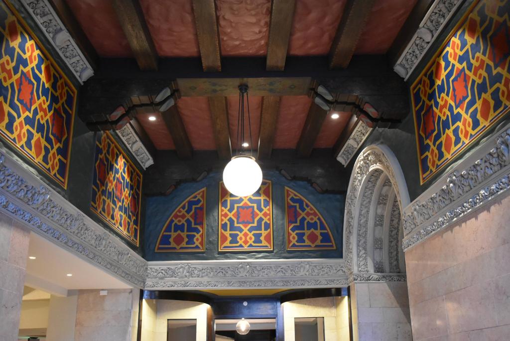 ElementDetroit's tweet image. #Detroit's architecture is an element of its beauty. We're proud to call the lovingly restored @Metropolitan313 our new home.  #TransformationTuesday