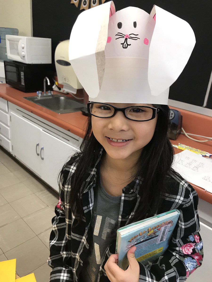 patriciaeyer's tweet image. @WOSnews @Solangeyeeg #miraculousjourneyofedwardtulane #activitylist #filledwithfun #technologyWOS #libraryWOS #collaboration