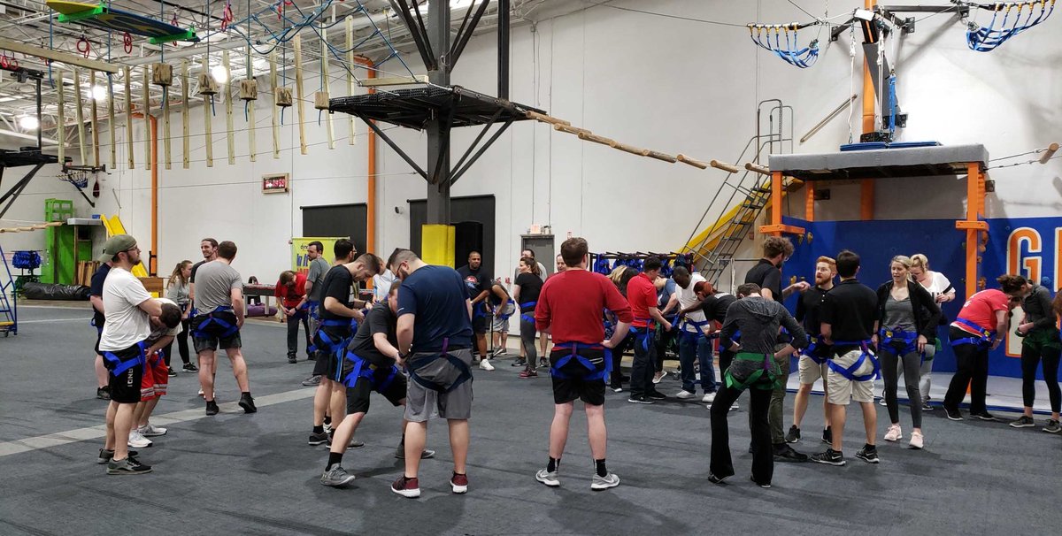 jimmy_james63's tweet photo. #chilisEMERGE #teambuilding #harnessup Chilis peeps harnessing up to play on the obstacle course https://t.co/PJLbCNGWQr