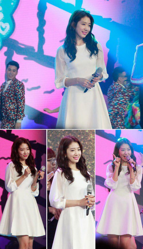 gowoness's tweet photo. RT 1marisone: twingals Sang Chinese love song”You Are the Reason I Smile" with Huang Xiao Ming On Hunan TV's popular program "Happy Celebration of the Lantern Festival”
Also an IV with f(x)'s Victoria host with TV personality He Jiong
Pics ctto
#HappyShi… https://t.co/oqrJVQkTXd
