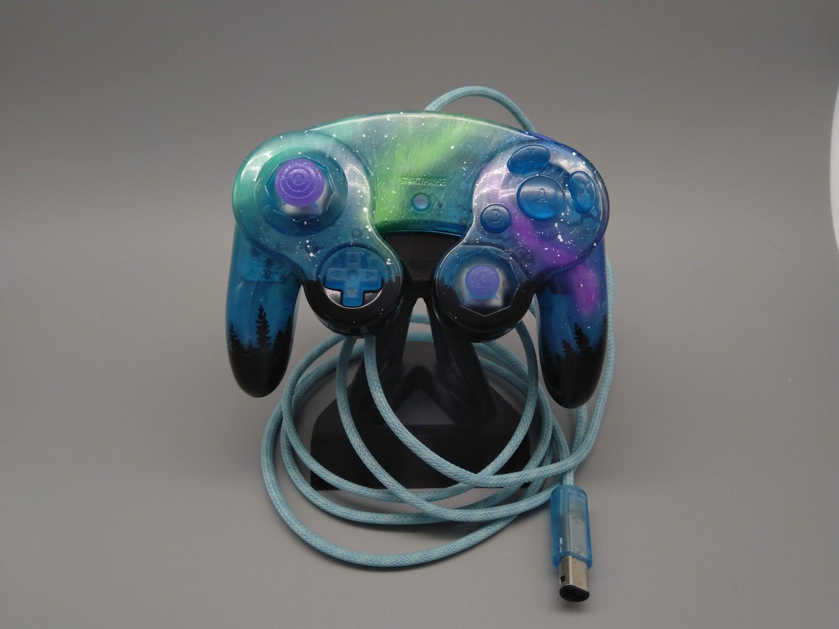 CGCC_Life's tweet image. Alright guys, to celebrate and thank everyone for all the love and support I've been getting lets do a giveaway for this Northern Lights controller! 

Follow and RT to enter, and while you're at it check out the incredible @RetroCatGaming  who made the buttons and sticks!