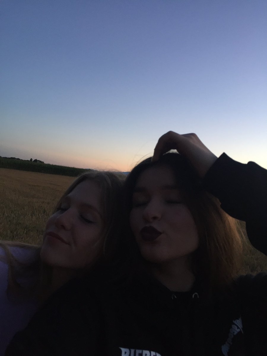 elenaabrg's tweet photo. #PosteYourBestFriend 💜 https://t.co/5JYR85e512