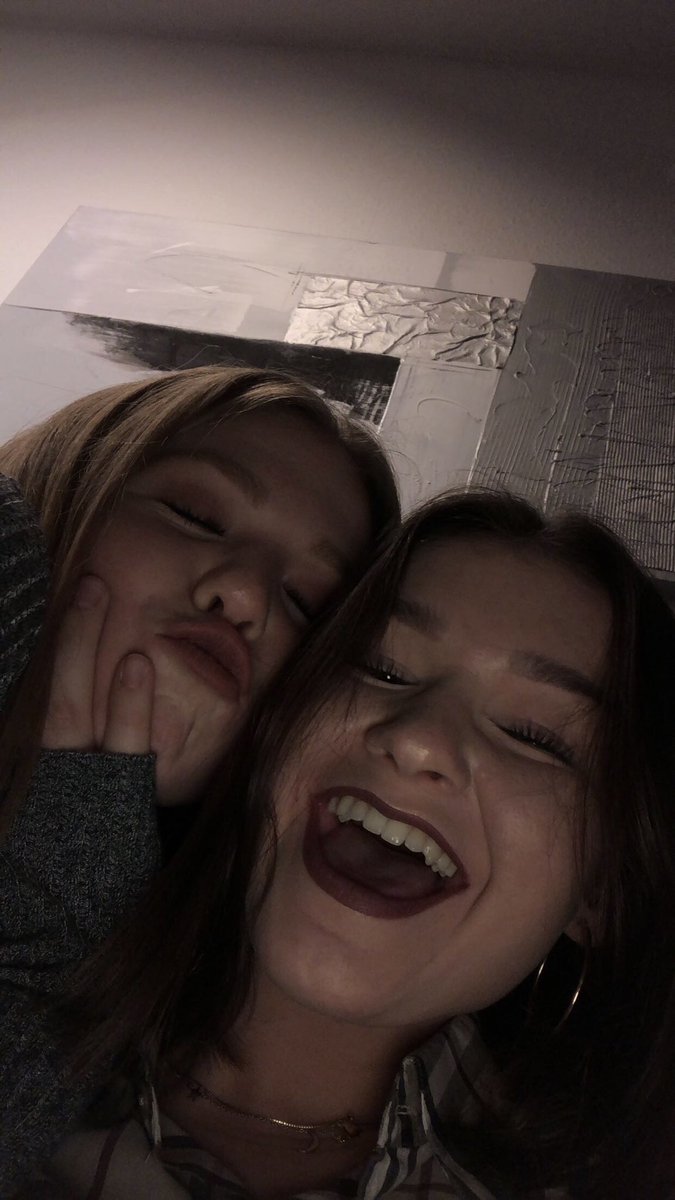 elenaabrg's tweet photo. #PosteYourBestFriend 💜 https://t.co/5JYR85e512