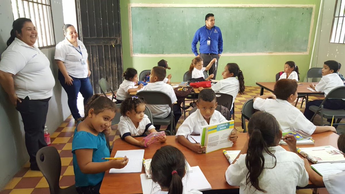 Seduc_HN's tweet photo. En el departamento de Atlántida, se realiza la reapertura del centro educativo la Independencia de la aldea la Tarraloza, el cual estuvo cerrado durante 2 años por baja matrícula, iniciando el actual período escolar con 35 alumnos.
@ABueso
#EducaresProgresar
#ÉsteEsElTiempo https://t.co/kAL24s5Zj0