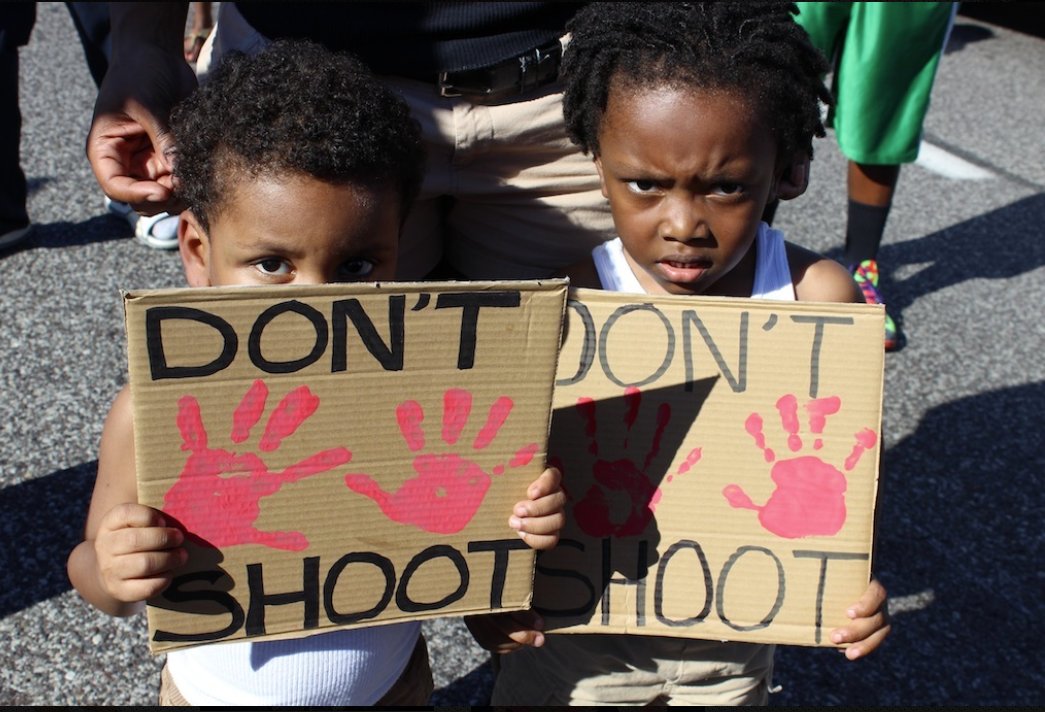 hammer_programs's tweet image. Revisit the 2015 @hammer_museum conversation between @LisaBloom and @CEDEsq about the tragic deaths of #TrayvonMartin and Michael Brown: bit.ly/1L6OIov