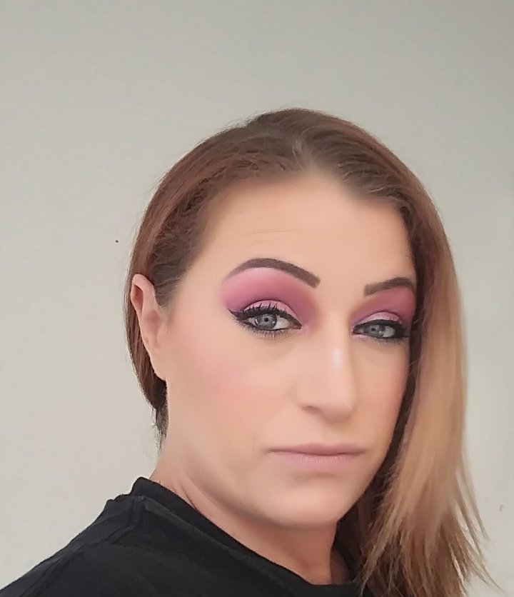 ObannonKayla's tweet photo. @ColourPopCo #itsmypleasurepalette #nofilterfoundation https://t.co/2XYcsBC7Ro