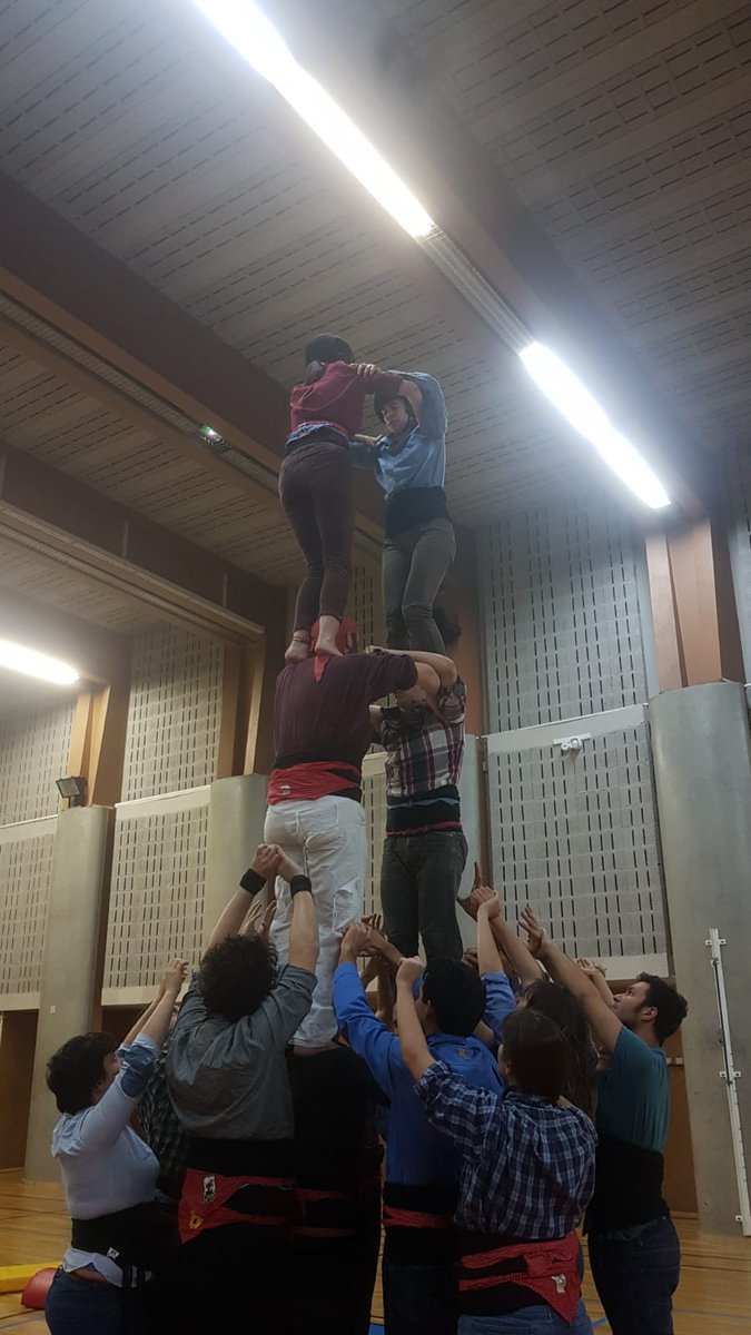 Geperuts's tweet photo. Quatre mois après, les mardis sont à nouveau #geperuts!
Ce soir nous avons fait le premier #assaig de #castells dans la salle de sports de l'association Le Chantier (Paris 12ème).
Pour ceux qui l'ont raté, on vous attend mardi prochain pour découvrir la salle!
#EnsemblePlusHaut https://t.co/EwXpXVsqSF