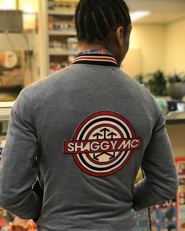 GregoryShaggy's tweet photo. Back Stroke ♊✳️⏫
#deepthoughts #zalikeenijsjenemen #groteofkleineshoarma #contactloosofcash #drankjeerbij #snackbarlibi #iklijkbreed #staschuin #backstroke #kenjediepokoenog #teedramoses #braidsbymysista #lovemylogo #shaggymc #hashtaghumor https://t.co/m2fdKcJn7C