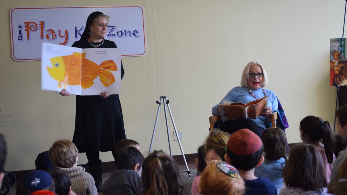 RiverSpringNYC's tweet photo. The Hebrew Home welcomed two pre-K classes from @SARacademy last Friday for story time with resident Zelda Fassler to celebrate #WorldReadAloudDay. It was hard to tell who enjoyed it more – the children or Zelda! #GetLoudReadAloud @litworldsays #storytime #intergenerational https://t.co/jG1kxWr9jl