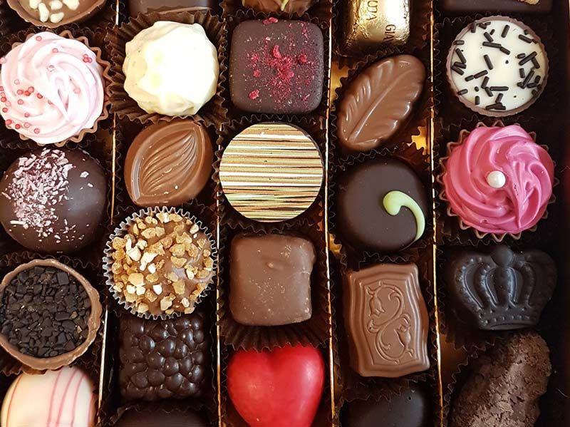 RibbonInJournal's tweet photo. Read here for the history behind everyone's favorite Valentine's Day tradition🍫  https://t.co/udTB61RPrO https://t.co/muS35vV946