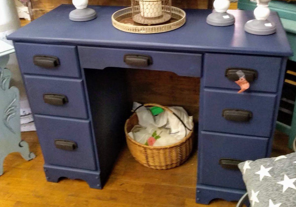 OBCornerStore's tweet photo. Learn to #ChalkPaint by #AnnieSloan like a pro @OBCornerStore #SanDiego, Sat., 2/9, 10am. Learn 4 paint &amp; 3 wax in the 3-hour, $75, #paintingworkshop. Everything is provided to teach how to #DIYoldfurniture and accessories.  Enroll by phone at 619-222-1911. https://t.co/GpcgUIIXBP