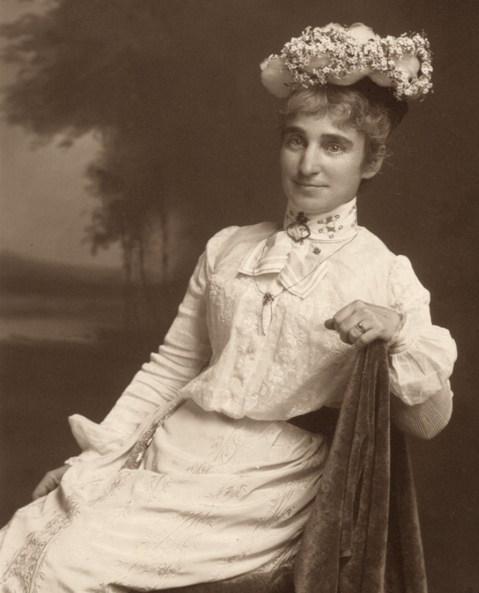 UChicagoSCRC's tweet image. Quoth first University of Chicago Librarian Zella Allen Dixson to William Rainey Harper: “I have long held the opinion that Mr. [Melvil] Dewey is crazy,” and she wasn’t just referring to his book classification system. #PangramChallenge