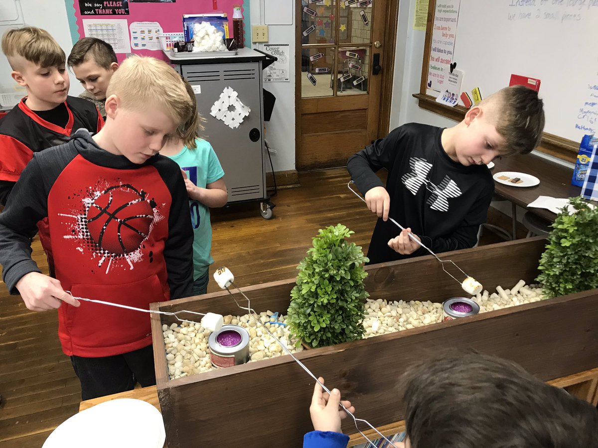 MrsCStewart3rd's tweet photo. S’Mores in the winter?? Third graders observing physical properties, physical changes and chemical changes in a scrumptious treat during our S’Mores Lab! https://t.co/w6MDl3Zp0R