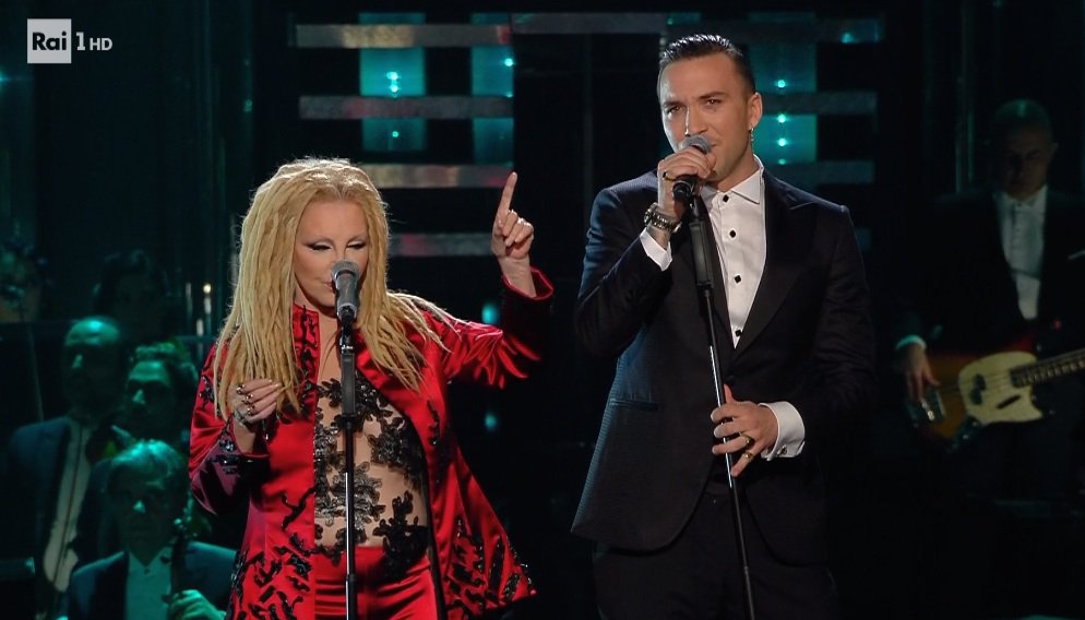 MarioManca's tweet photo. Cioè, sono ipnotizzato. Ero pronto a tutto, ma cavolo se il duetto fra Patty Pravo e Briga funziona. Ottima l'armonia, il sound e le due voci che, incredibile ma vero, si incastrano alla perfezione, come i pezzi di un puzzle. Credo di essere innamorato. #sanremo2019 https://t.co/j8dTXzgb1n