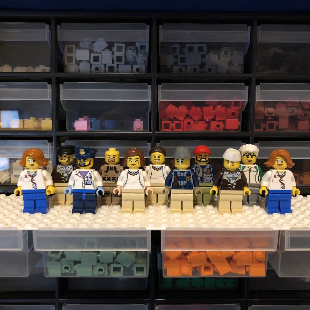 fabbbbbricks's tweet photo. A Bricks In Florence 2018 c’era la pesca di beneficenza di @fairybricks e ogni mattoncino (bianco) che ho pescato si è trasformato in una di queste minifigure! 

#LEGO #ItLUG #ToscanaBricks #BiFF2018 #minifigure #beneficenza #charity #tombola https://t.co/DOaINR9kih