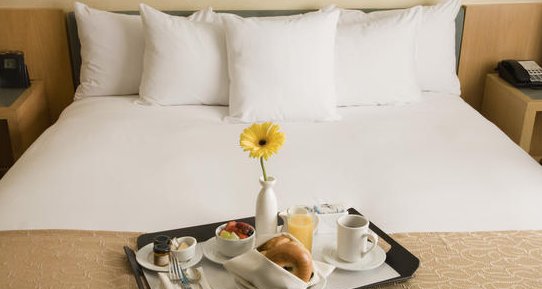 Need some space? Sprawl out in one of our loft-style #suites with a living room and comfy chairs that are sure to make you feel like you're right at home.  bit.ly/2TCsG2U