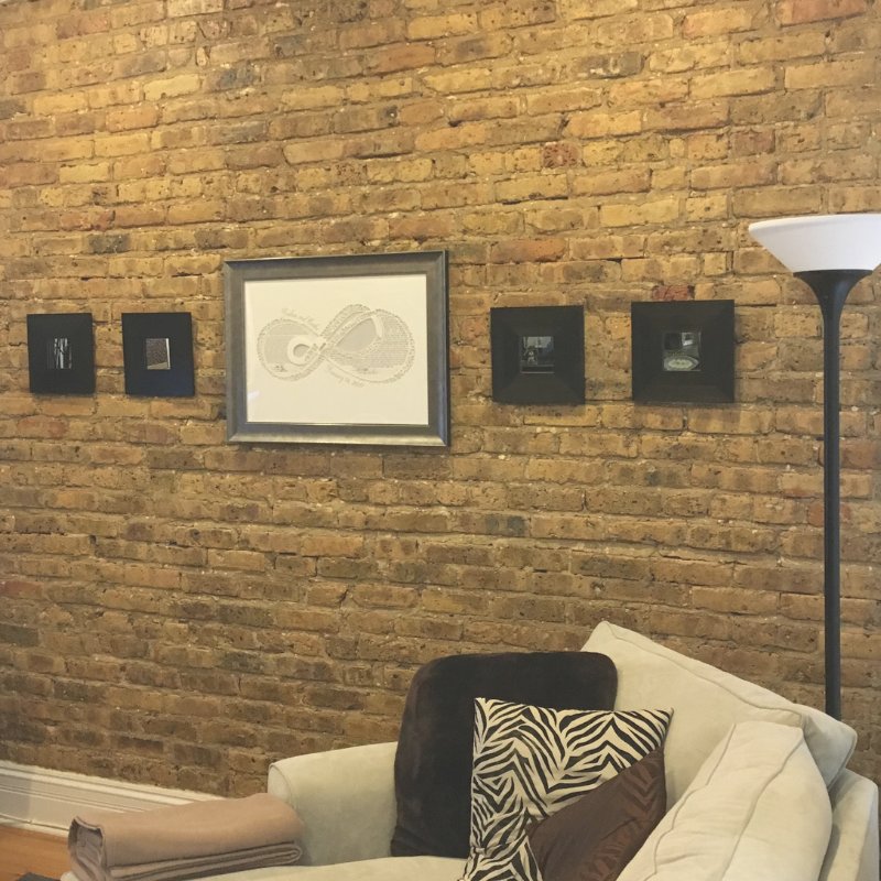 Erika's ketubah is picture perfect in her home decor 🖼️ 🛋️ Where will you hang your ketubah in your home? 

📜: Infinity of Love Papercut - Soft Grey