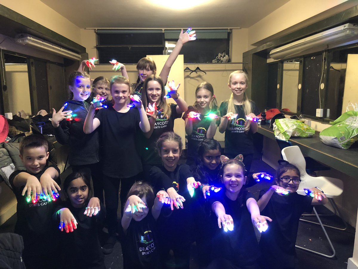 DraycottSportsC's tweet photo. Our KS2 street dancers lit the stage tonight at the @WyvernTheatre! You looked AMAZING and made us all so proud. A fabulous performance. Well done super stars ⭐️👏🏼 #StreetDance #DSC #wyverntheatreswindon https://t.co/xskajNVVUe