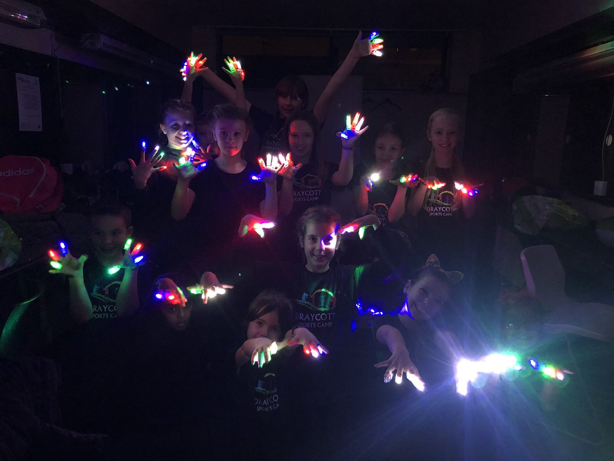 DraycottSportsC's tweet photo. Our KS2 street dancers lit the stage tonight at the @WyvernTheatre! You looked AMAZING and made us all so proud. A fabulous performance. Well done super stars ⭐️👏🏼 #StreetDance #DSC #wyverntheatreswindon https://t.co/xskajNVVUe