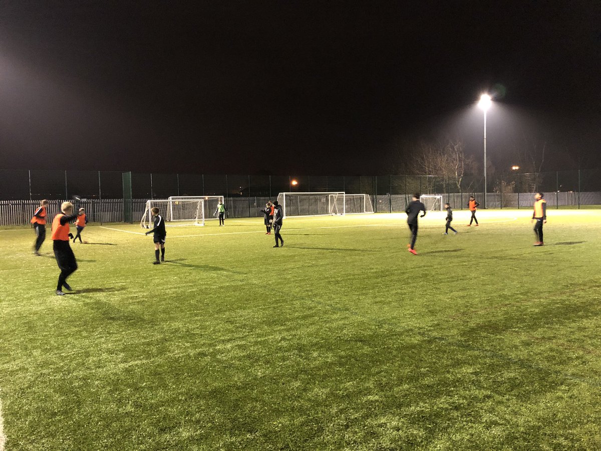 danwhite33's tweet photo. Short but high intensity training session for @GranthamAcademy u15s. Tonight we worked on our #transition #gingerbreads #beagingerbread @granthamtownfc https://t.co/xRd2DnFNUc