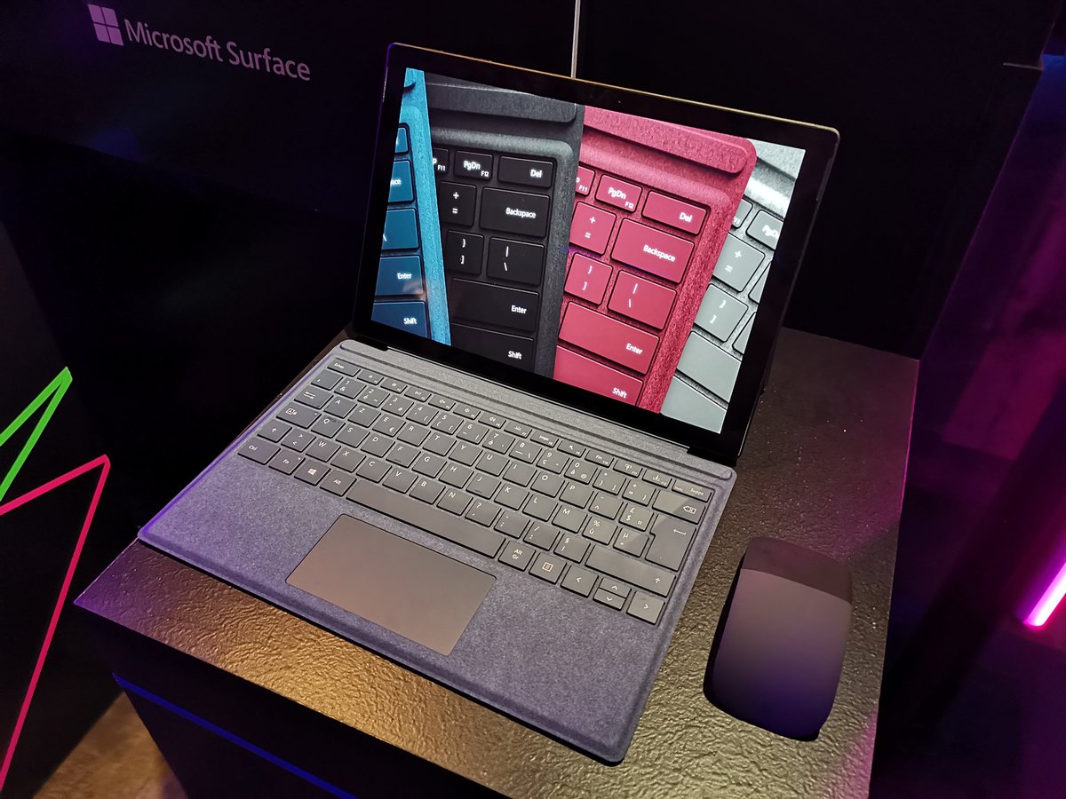 WorldOfTwinsen's tweet photo. Merci pour la soirée #SurfaceBlack @microsoftfrance @MarlenePraa @AgenceHopscotch ! Si jamais il faut vous débarrasser de quelques produits des placards n'hésitez pas ! 😘 https://t.co/ovsRHMqF4h