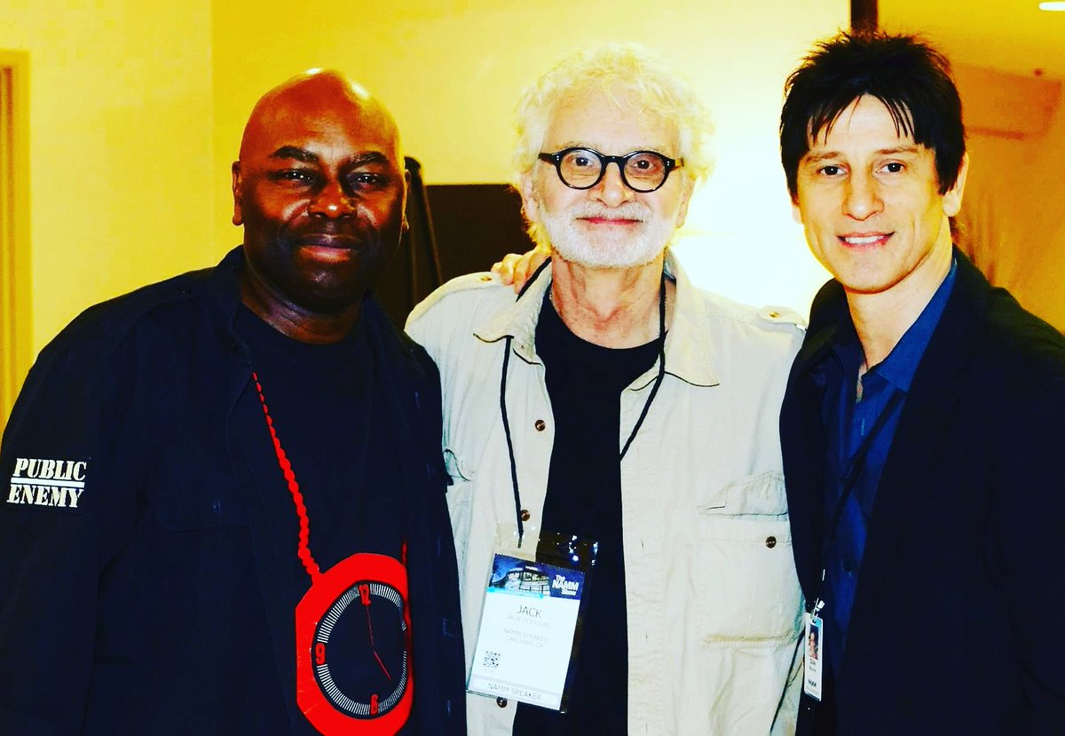 DannyWarrenUS's tweet image. Green Room - 2019 @NAMMShow - TEC Tracks : Day 2
(L to R) Brian Hardgroove (#PublicEnemy, A.R.T.) Jack Douglas (#Aerosmith) &amp;amp; DW
*Photo Courtesy of: Eric Manacsa
Visit the Ace King Media 'Like Page"
facebook.com/AceKingMedia/