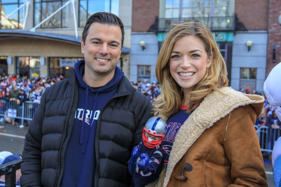 alainapinto's tweet photo. GO PATS! We had so much fun celebrating with all of you. Beth, from Whitman, let me borrow her @Patriots hand puppet, thanks Beth!!! Looking forward to the next rolling rally. #Patson7 #7News https://t.co/LG9iidIuYJ