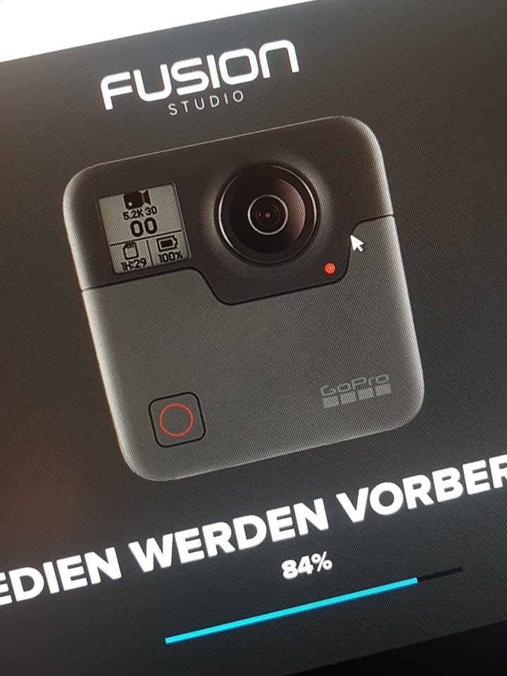 JulianDGTV's tweet photo. An einem neuen Video arbeiten... 🙈 https://t.co/1YUfrXVHuv