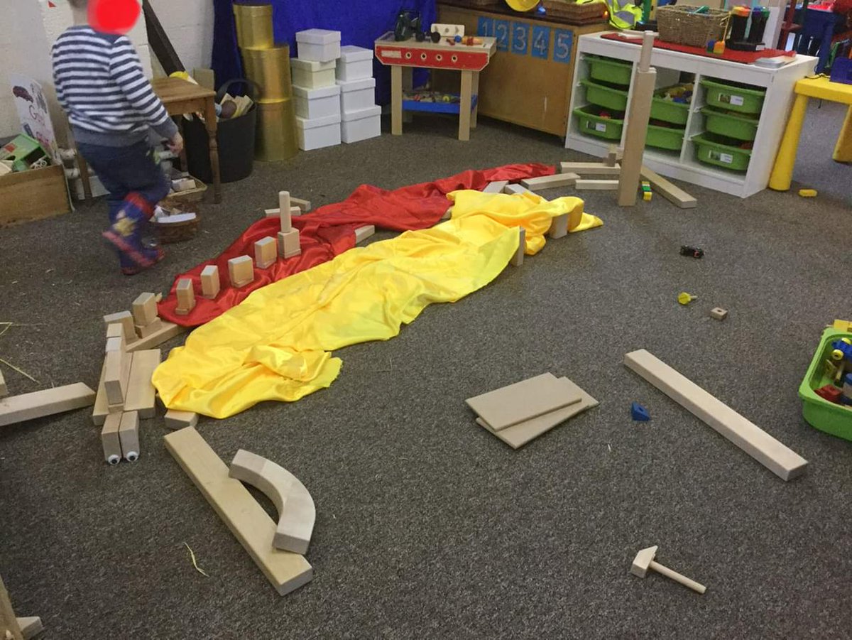 Mae’r plant yn creu pethau gwych dros ben gyda’r blociau 🤩
The children create the most amazing things with these blocks 🤩
<a href="/PowysFp/">Powys FL team</a> <a href="/MudiadMeithrin/">MudiadMeithrin</a>  #llywodraethcymru #blockplay #openendedresouce