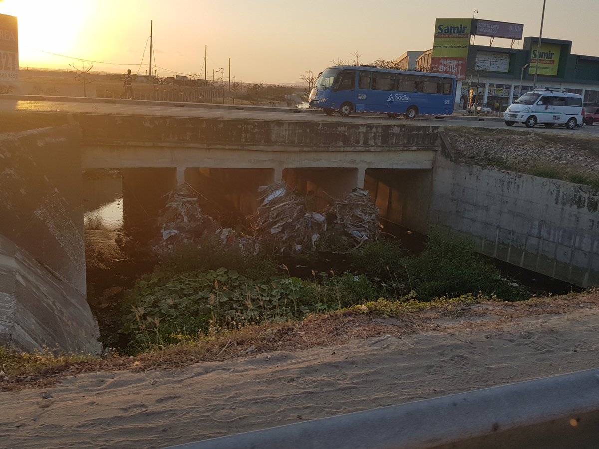 josetrillos's tweet photo. Señores @alcaldiabquilla @AlejandroChar  estas son los canales del arroyo que pasa por la circunvalar con Malvinas se debe prevenir limpiando antes que empiecen las lluvias en la ciudad. https://t.co/yP9DQ6nJrp