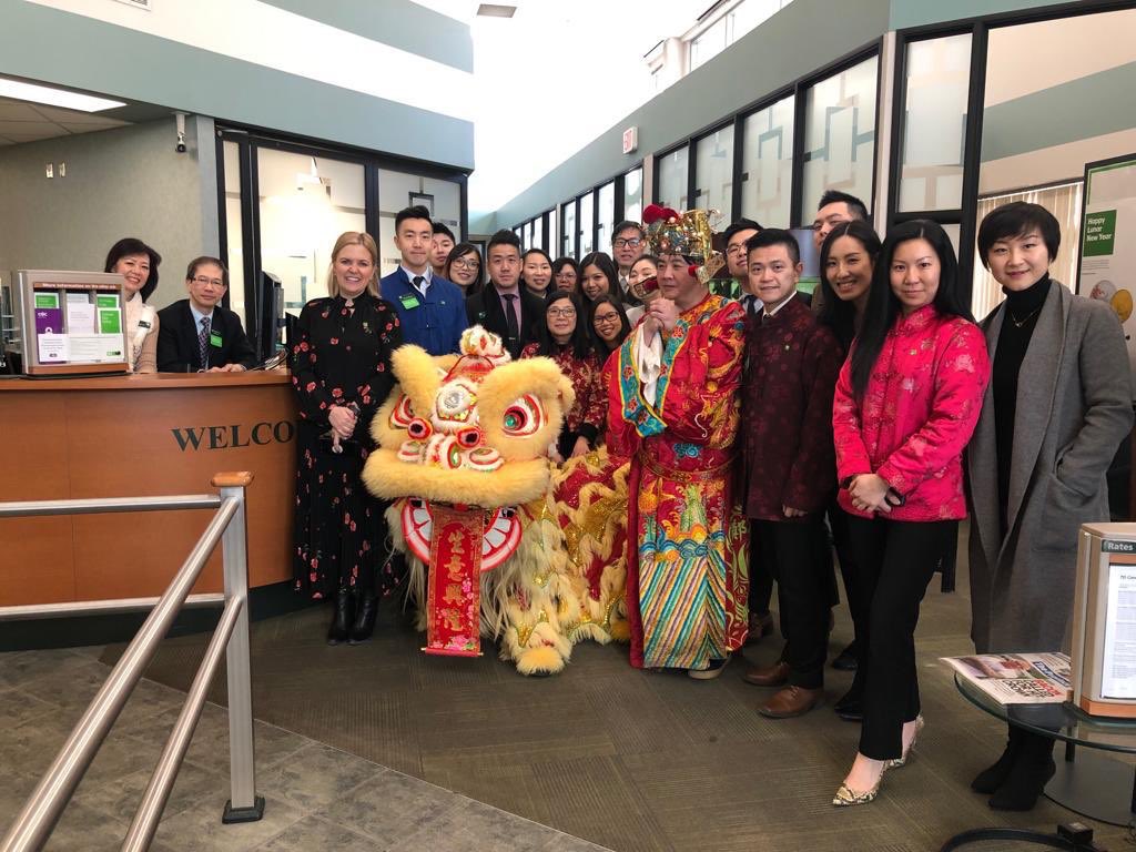 Happy CNY from Team Continental! 恭喜發財！<a href="/AndyCribb_TD/">Andy Cribb</a> @NicoleKubica_TD @marky_lin