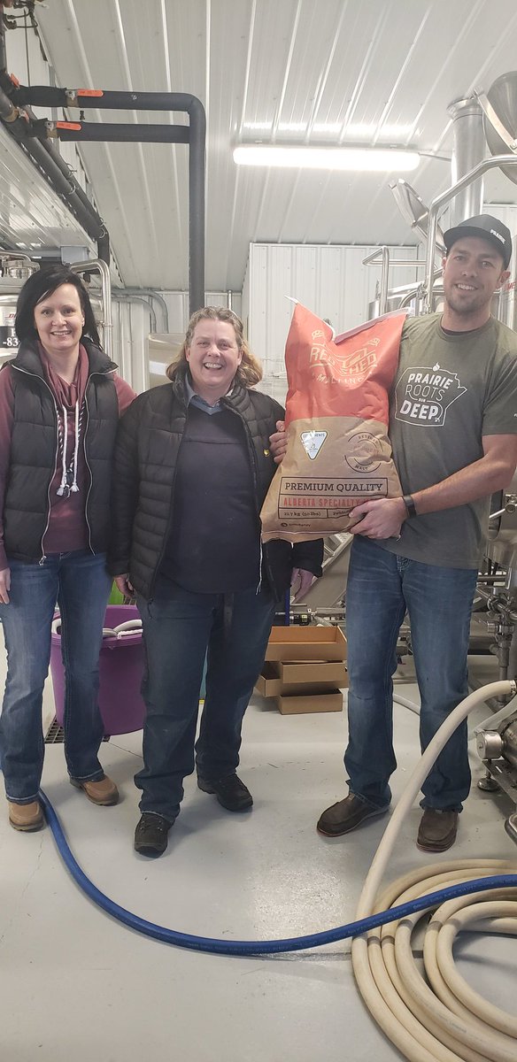 penwesttanya's tweet photo. #brewingCONNECTions Thanks @CANTERRAcolette dropped off a bag of malt #connectbarley at @PrairieBrewCo Gonna see what the boys come up with. Support local, grown at Penwest Seeds, malted at @redshedmalting and back home to Three Hills.  #canterra  #penwestseeds #craftbeer https://t.co/LFH921myGB