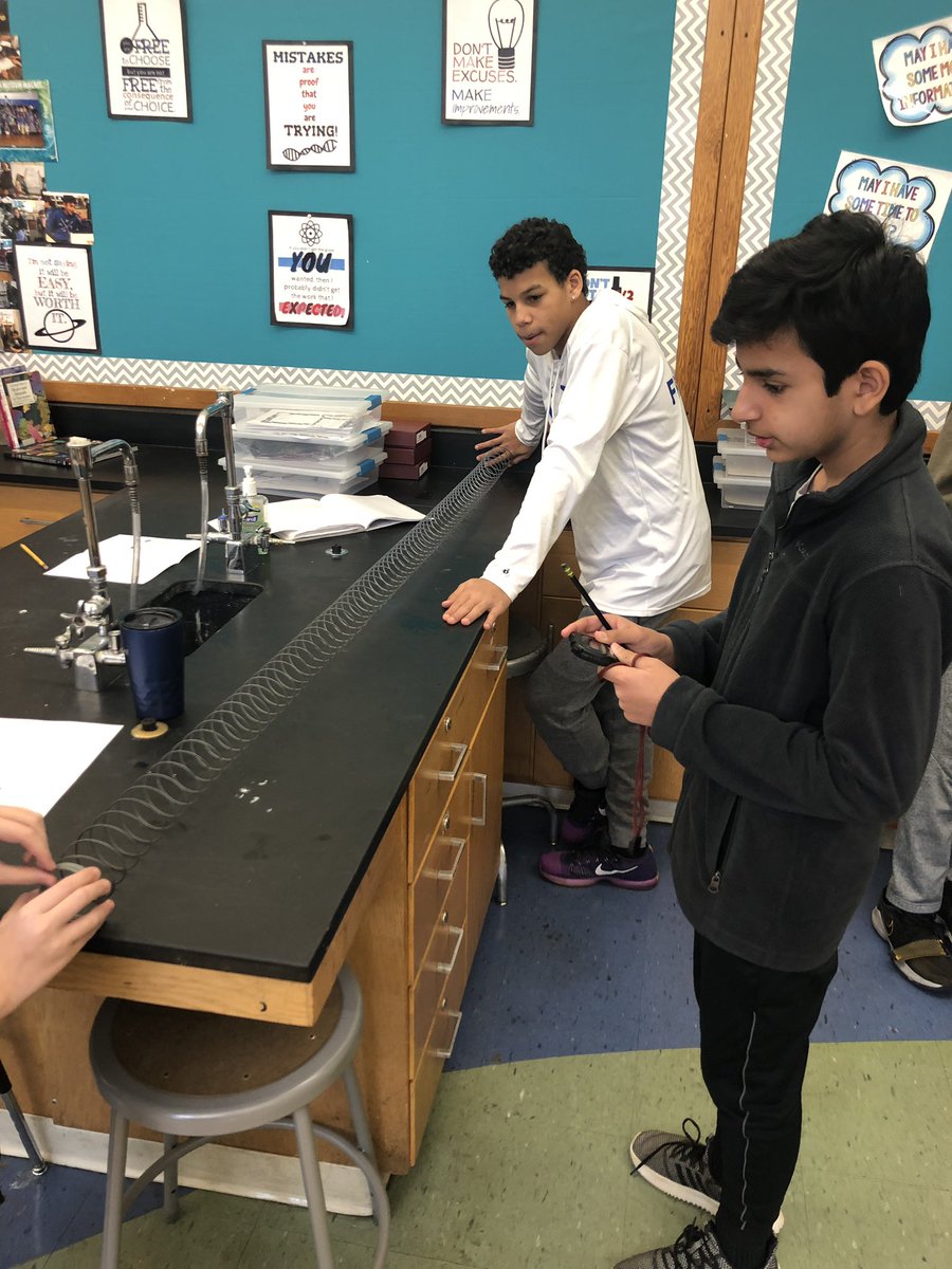 KSemtner's tweet image. How do seismic waves travel? 8th grade Ss comparing S waves and P waves. #HCS_Science #npway @normalparkmm @hamcoschools