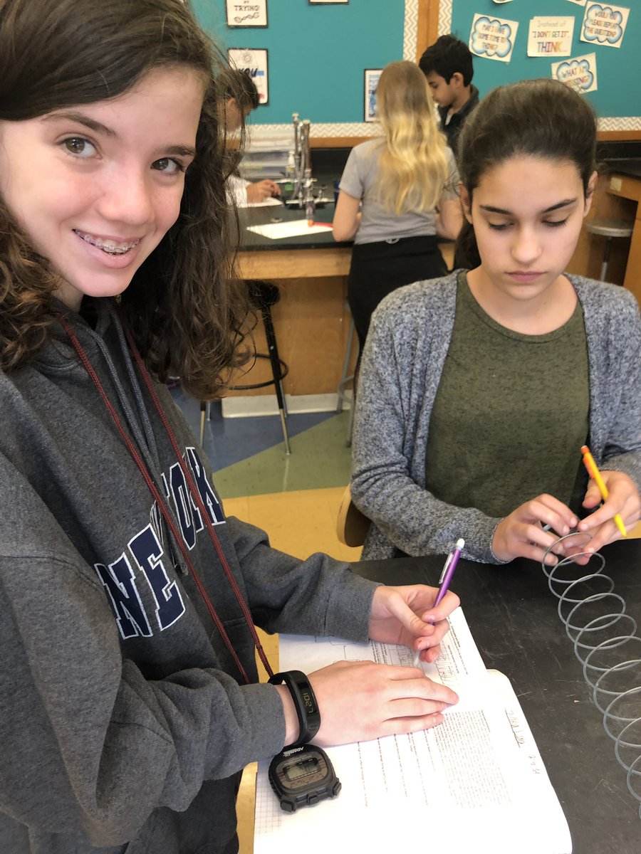 KSemtner's tweet image. How do seismic waves travel? 8th grade Ss comparing S waves and P waves. #HCS_Science #npway @normalparkmm @hamcoschools