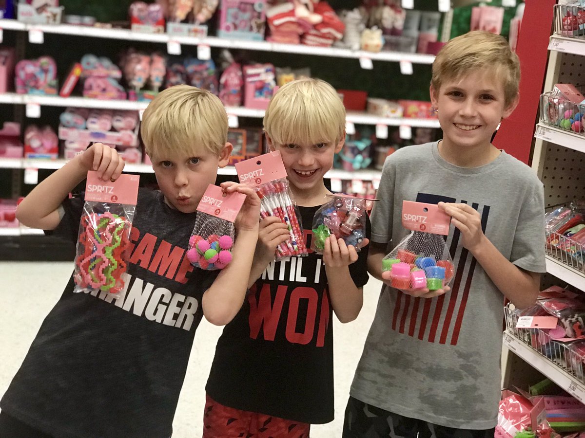 tandrewswriter's tweet photo. YAY for all the FUN #nonfood treats on #valentine store shelves right now! Thanks to the companies that are embracing #inclusion on behalf of #foodallergykids like mine! #foodallergy #nonfoodfun #toysarecool #happyvalentinesday💕 https://t.co/vdwcwajAOJ