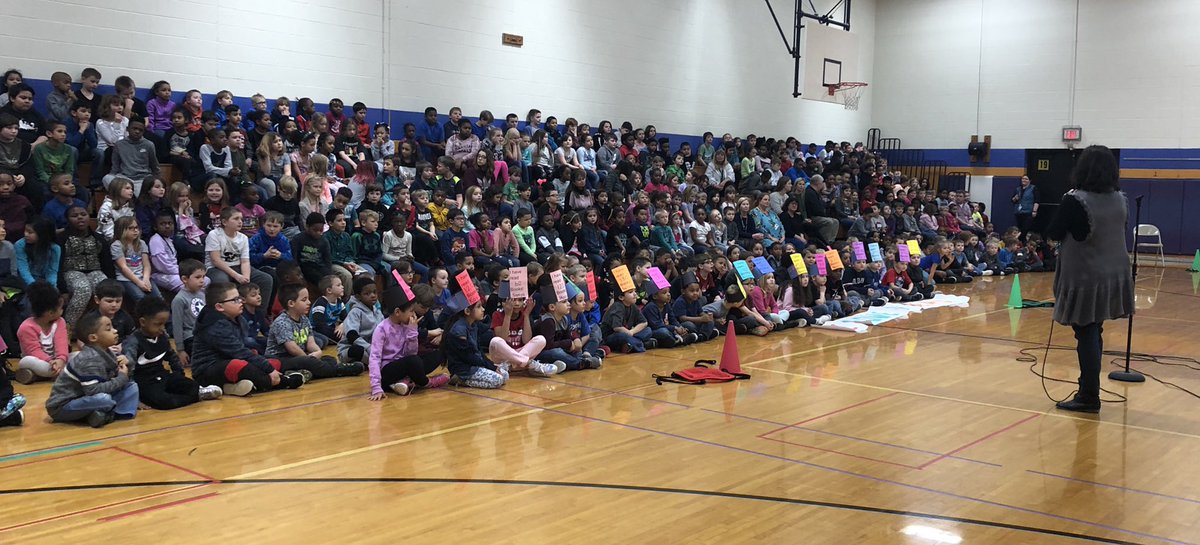 DardenSBCSC's tweet photo. 🙌🏻 Darden Elementary won the WSBT “I Love to Read” challenge! @PeteByrneWSBT visited today and held the attention of every student! 📚💜 @SouthBendCSC #TeamSouthBend #ILoveToReadChallenge @WSBT @pkarban7 https://t.co/d9cDEXPvTO