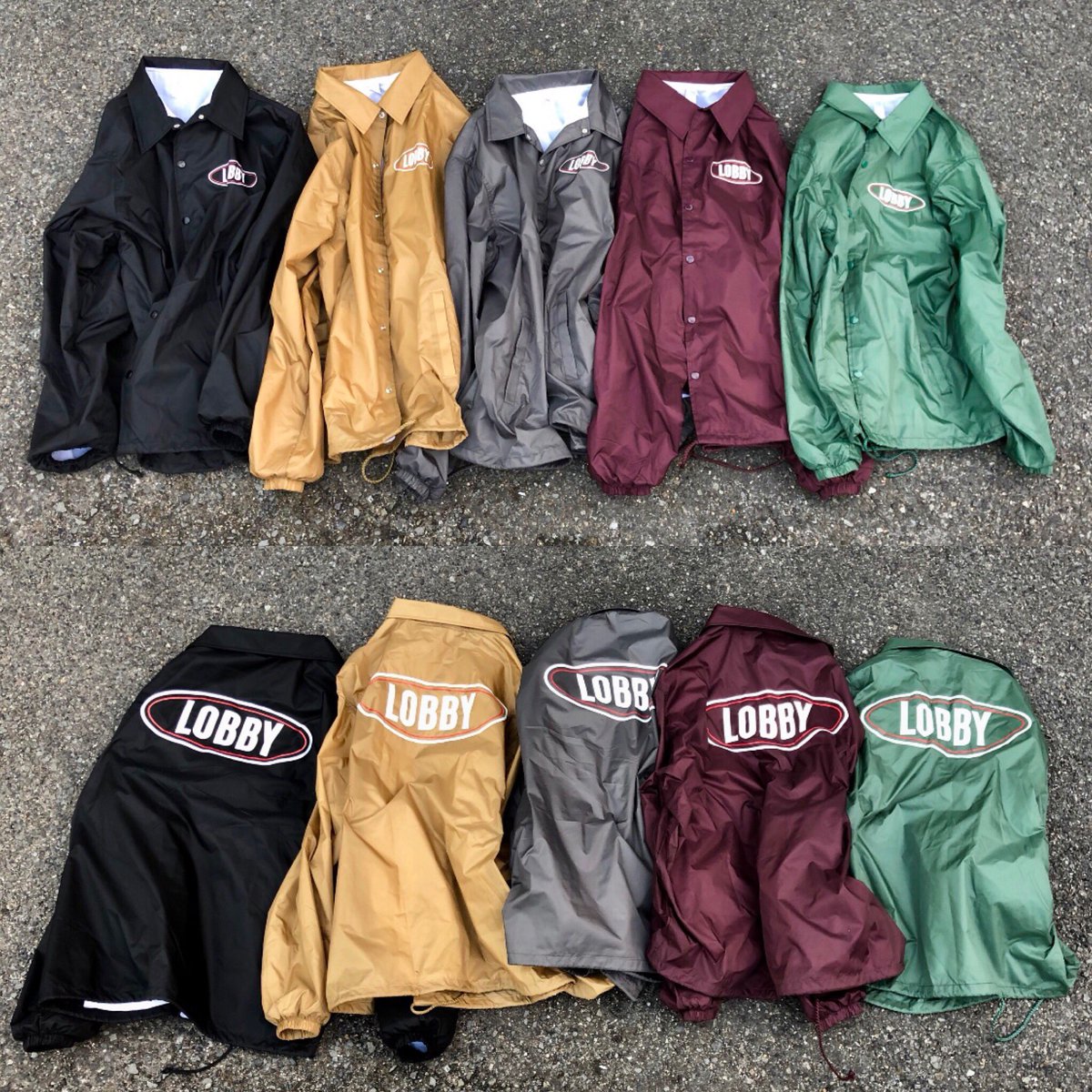 NEWCLASSICTOKYO's tweet photo. 【LOBBY】Coach Jacket 受付販売開始しました。

▼受付期間 
2月15日23:59まで
▼発送予定 
3月上旬〜中旬

※予約商品と同時注文した商品は、予約商品と同時の発送となりますのでご注意ください。

https://t.co/j6UFDWmLY1

#NEWCLASSICTOKYO
#LOBBYTOKYO https://t.co/BETRXCYKs1