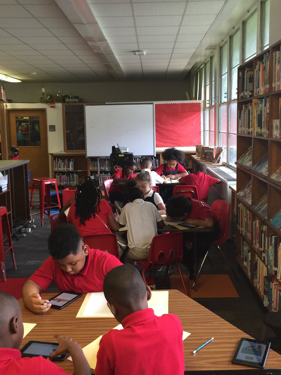 TwainDallasISD's tweet photo. Mrs. Douglas’s 2nd graders researching online library resources using Kindles. We luv it. https://t.co/YuPYpKheK5