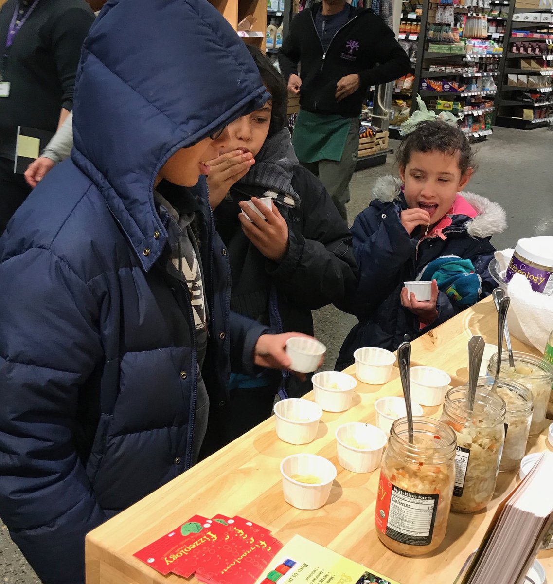 AmyLeoAmy's tweet photo. All in the Fizzeology Family. It seems to be family day at #Seward Friendship. https://t.co/knH2hZePwF