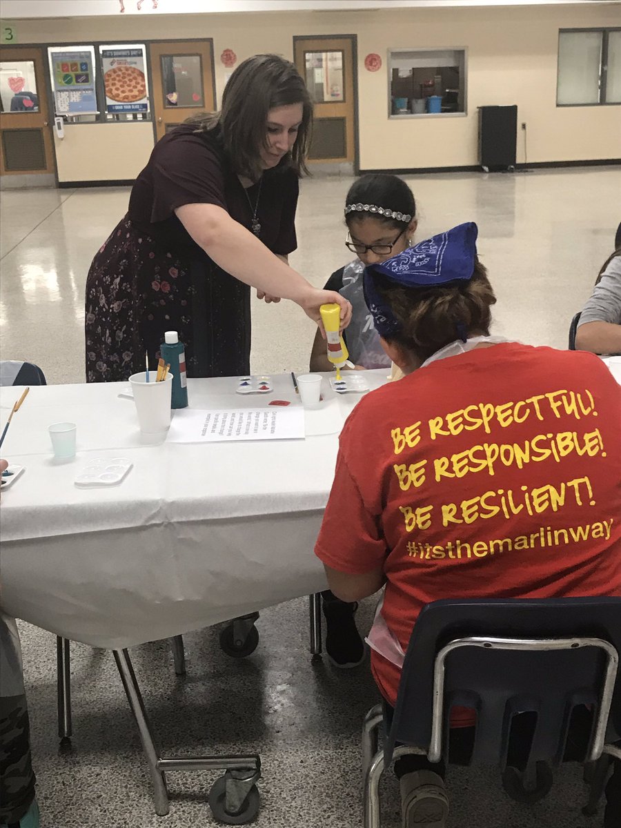 senorajenmorris's tweet photo. It was a fun filled Literacy Paint Nite at @BaysideMSVBCPS . Parents and students channeled their creativity to respond to writing prompts. #writeoften 🎨✍🏽 https://t.co/lYBtf7DSvX