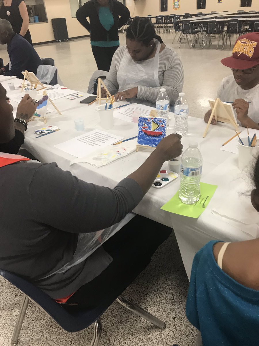 senorajenmorris's tweet photo. It was a fun filled Literacy Paint Nite at @BaysideMSVBCPS . Parents and students channeled their creativity to respond to writing prompts. #writeoften 🎨✍🏽 https://t.co/lYBtf7DSvX
